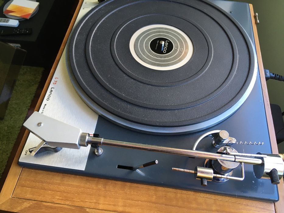 Lenco L75 gira-discos