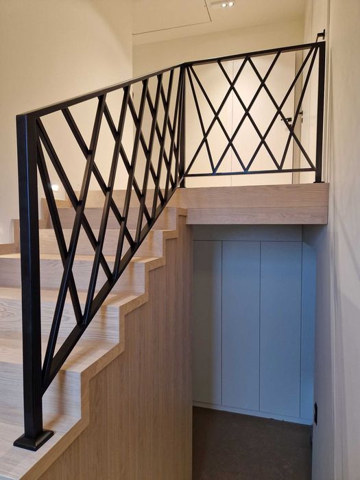 Balustrady wewnętrzne・Balustrady schodowe・Barierki na schody ・Harfa