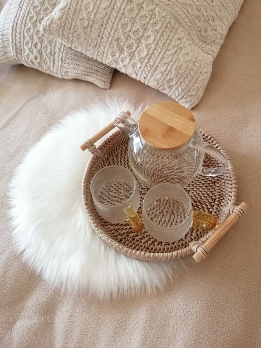 Піднос плетений.