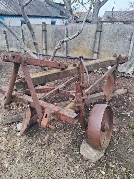 Продам бу плуг 3-35