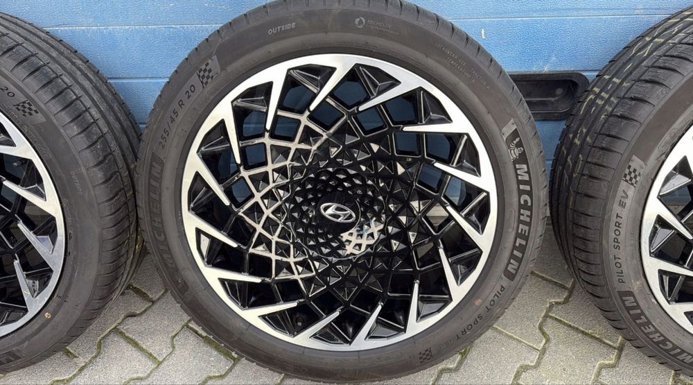 Hyundai IONIQ 5 диски з резиною R20