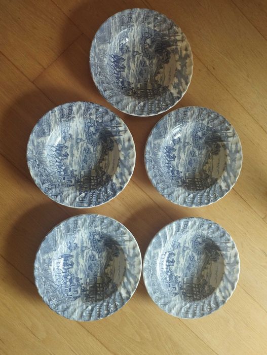 Conjunto de pratos dos cavalinhos azuis