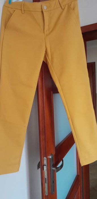 Musztardowe spodnie damskie