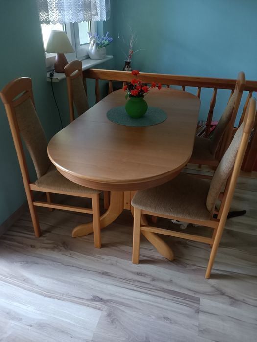 Sprzedam stół plus cztery krzesła