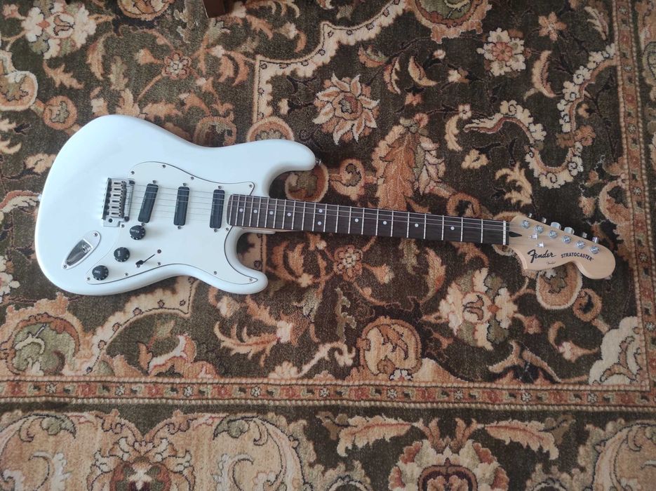 Squier Deluxe Stratocaster Hot Rails