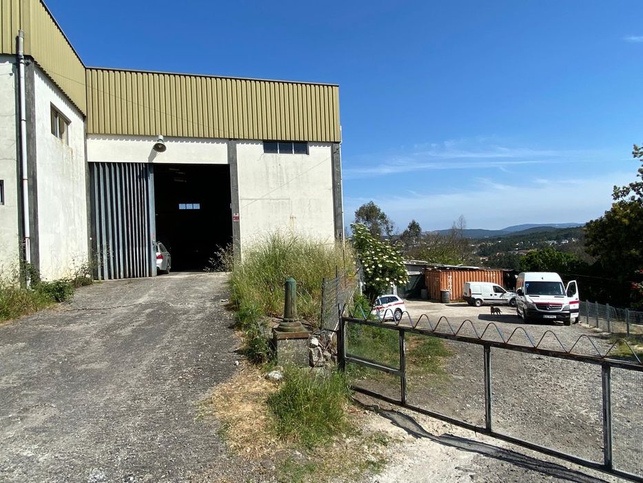 Armazém com terreno de 11925m2