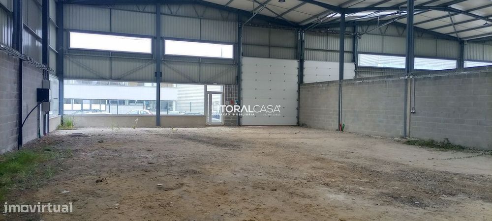 Armazém novo na zona industrial da Palhaça