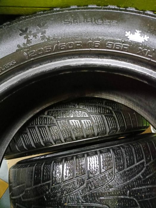 Продам зимові корейські колеса/шини Kumho  I'ZEN KW 31  205/ 60/ R16