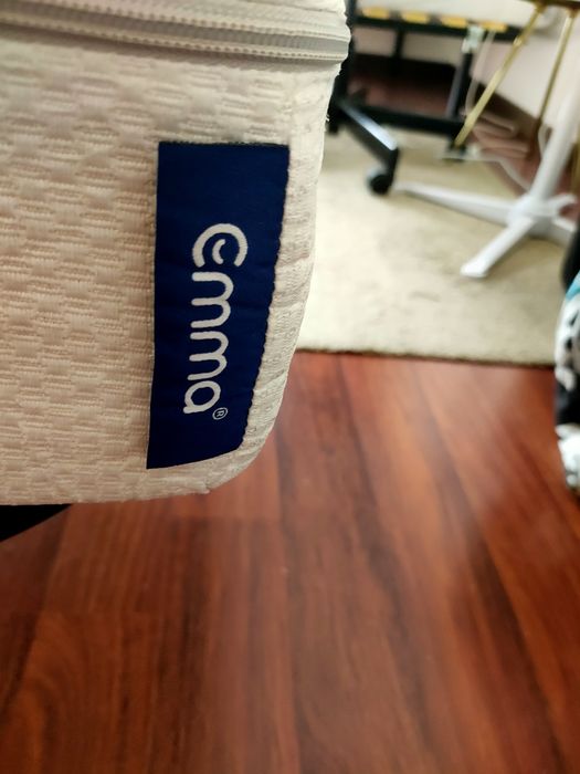 vendo colchão Emma +Estrado com pés