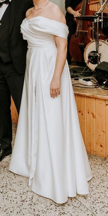 Suknia ślubna literka A