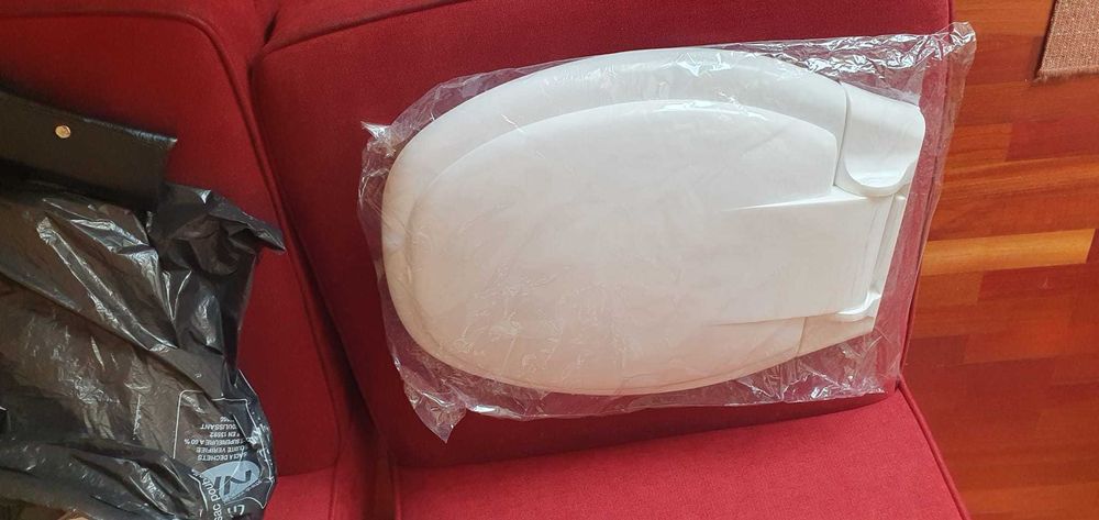 Tampas de Sanita em plástico branco