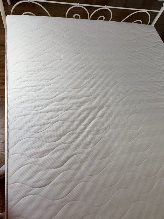 kute łóżko z materacem 160x200cm