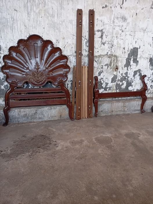 Vendo esta cama muita bonita bom estado