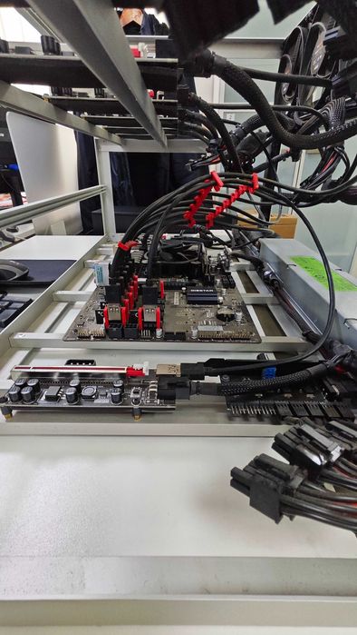 Продам отличную майнинг ферму на 8 карт (без видеокарт)