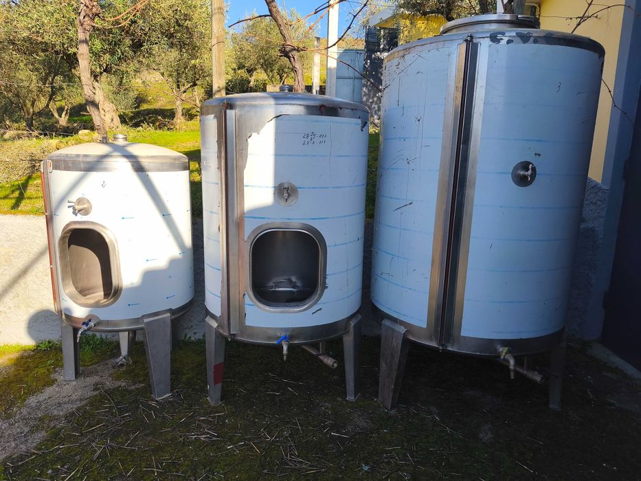 Cubas inox e balsas de plástico - para Vinho