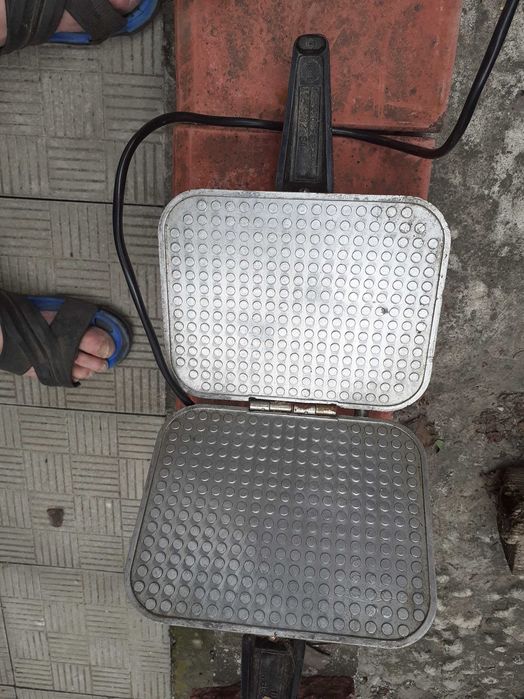 Електровафельниця радянського виробництва,950грн,торг.