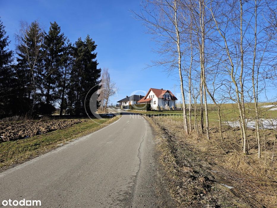 Spokojna okolica z panoramą – działki budowlane Chojnik