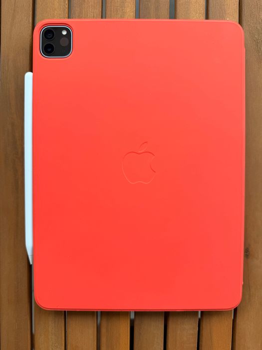 BOGATY ZESTAW Apple iPad Pro 11″ 4. generacji M2 128GB Wi‑Fi Space Gray + Logitech Combo Touch + Smart Folio + szkło 3MK