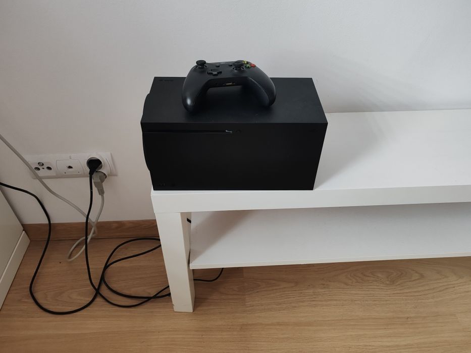 Sprzedam Xbox Series X 1TB. Konsola .

W