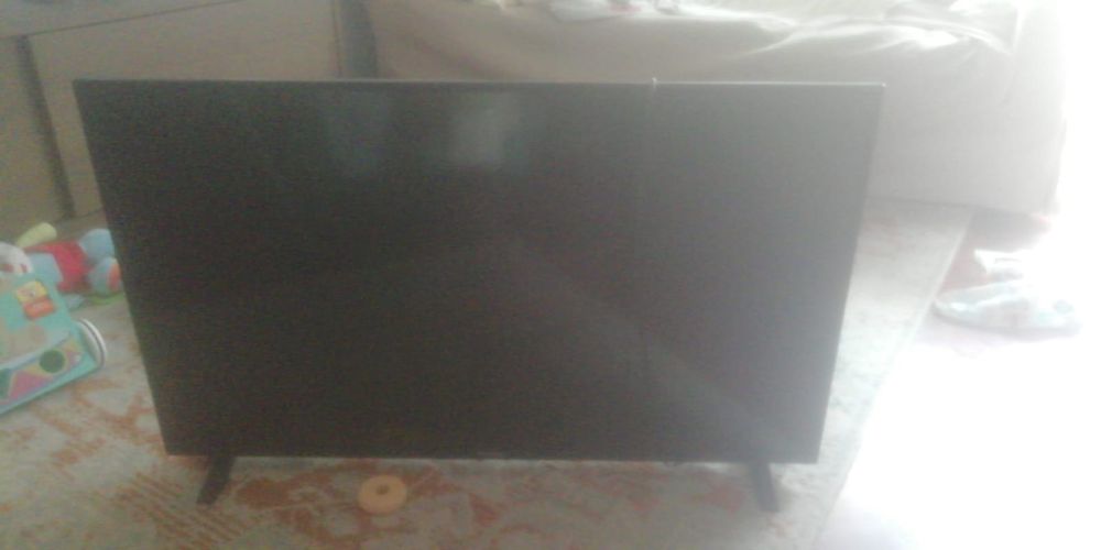 TV Polaroid TQL43F4PR001 43'' com backlight avariado
