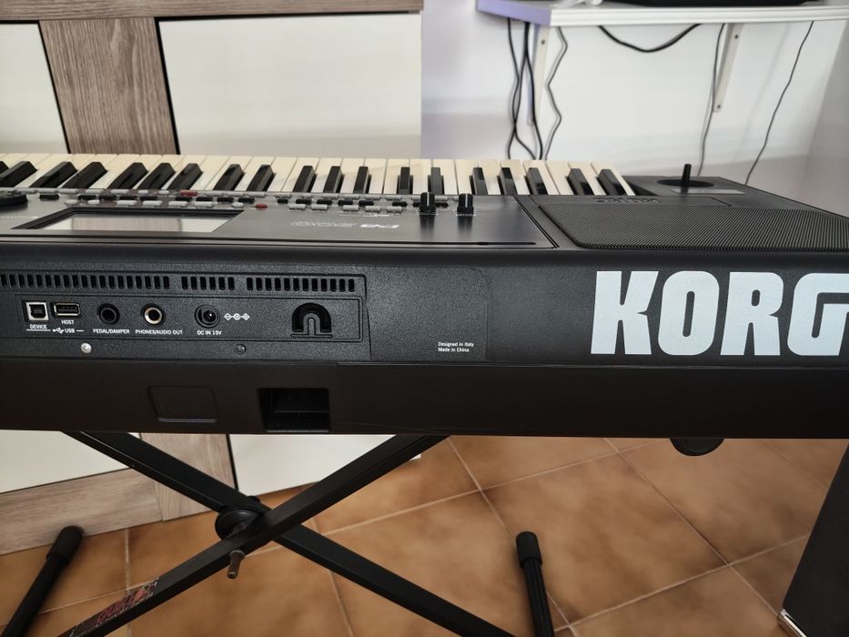 Teclado Korg PA 300