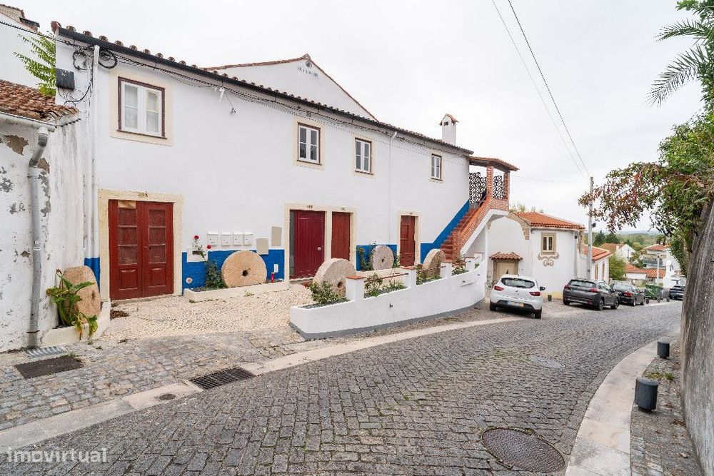 Moradia M7 com garagem em zona Condeixa