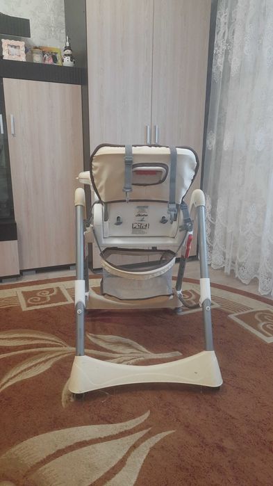 Крісло - столик для годування Caretero Bistro