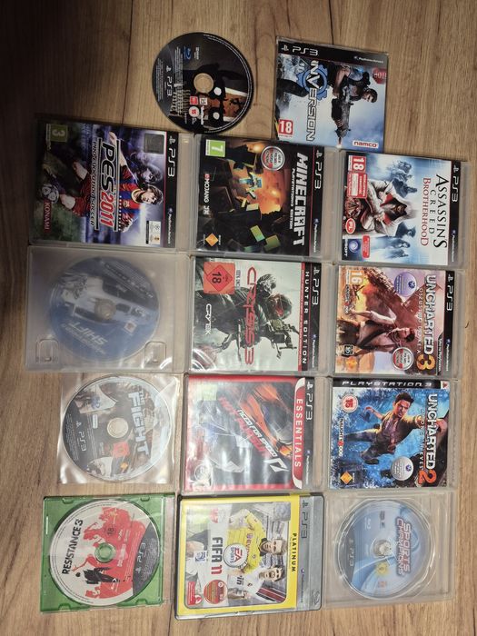 Konsola PS3 Slim + 4 pady + 14 gier + pilot + ładowarka