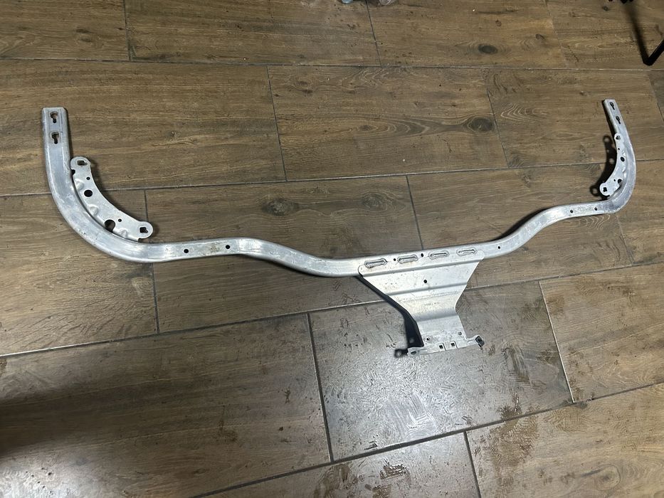 AUDI A8 D5 4N0 PAS PRZEDNI GÓRNE WZMOCNIENIE ORG.