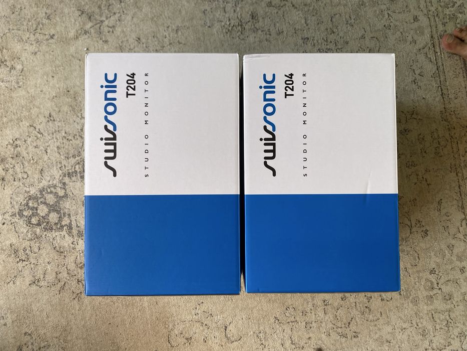 PAR de Colunas de Estúdio Swissonic  T204