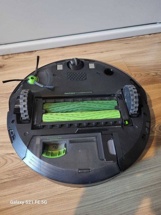 Robot sprzątający iRobot Roomba j7+ z Clean Base
