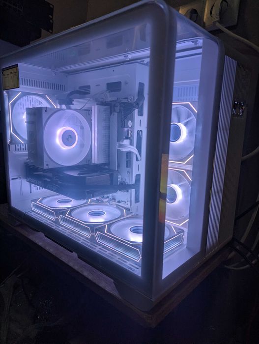 Сніжний ПК! Ryzen 5 7500F \ RTX5060 \ 32GB DDR5 \ 1TB NVME \ Wi-Fi6E