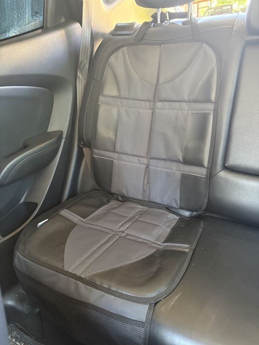 Автокрісло Britax-Romer Kidfix III M +захисний килимок в авто
