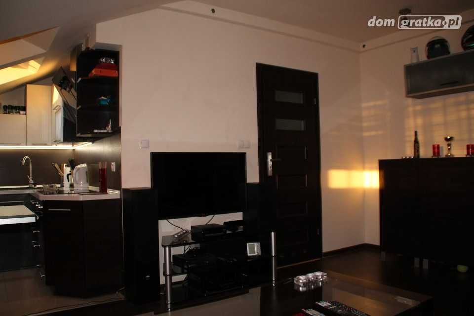 Do wynajęcia dwupokojowe w bloku w okolicy Karolinki