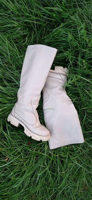 Чоботи- труби молочні, бежеві, сапожки