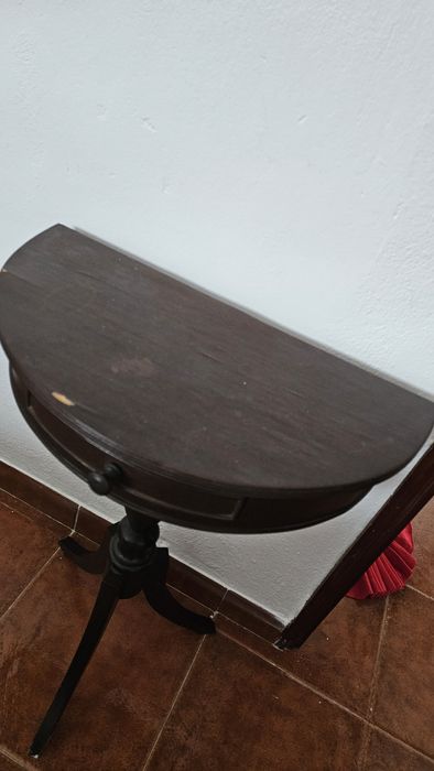 Móvel de apoio antigo