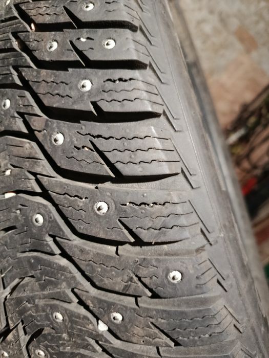 Продам резину шипованую 205 55 16