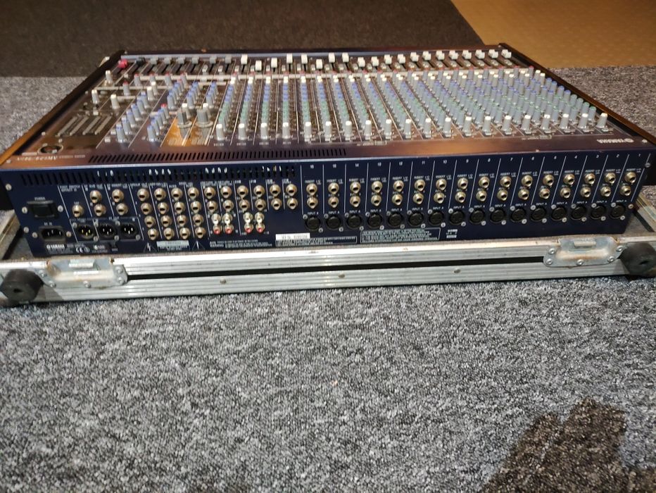 YAMAHA MG24/14 FX mikser