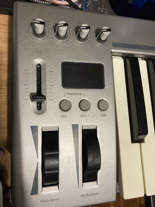 Controlador MIDI Acorn Masterkey 61 – Muito Bom  estado