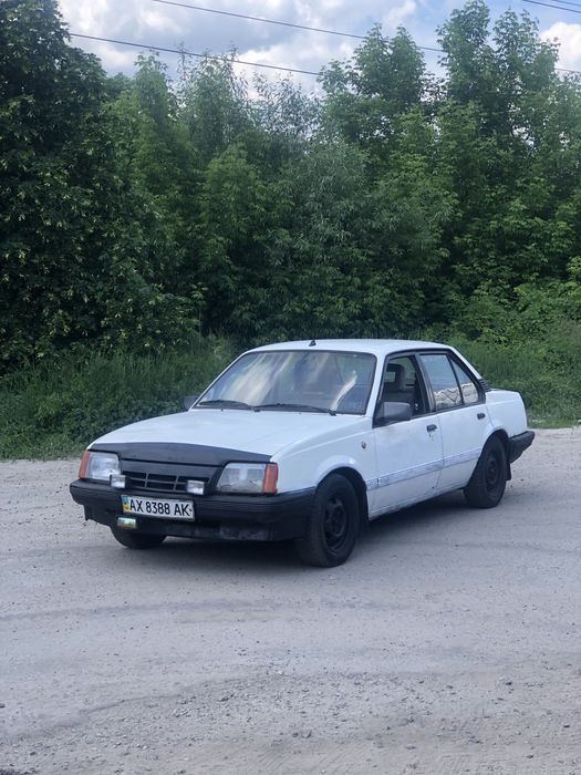 Автомобиль Opel
