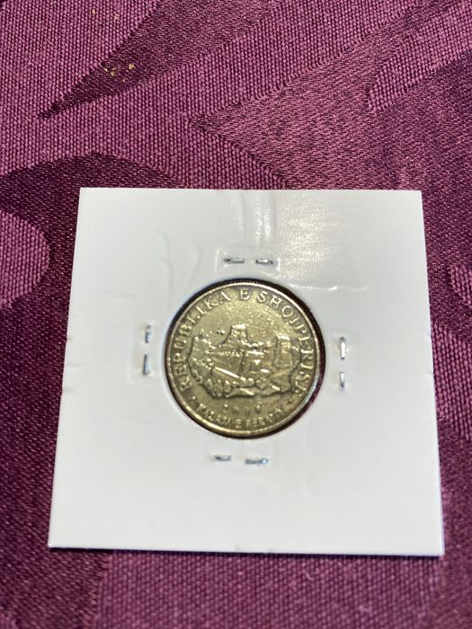 Moeda Albânia (2018)