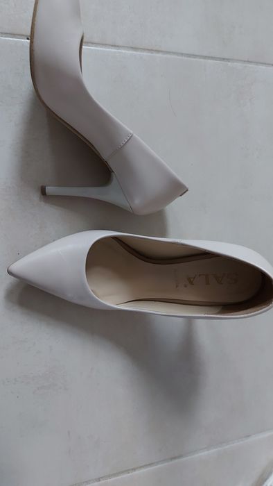 Skóra skorzane kremowe szpilki Sala 35