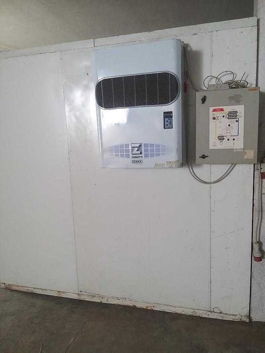 Câmara Frigorifica com 2 motores 2.40x2.40x2.30