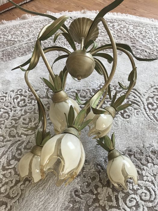 Продам люстру