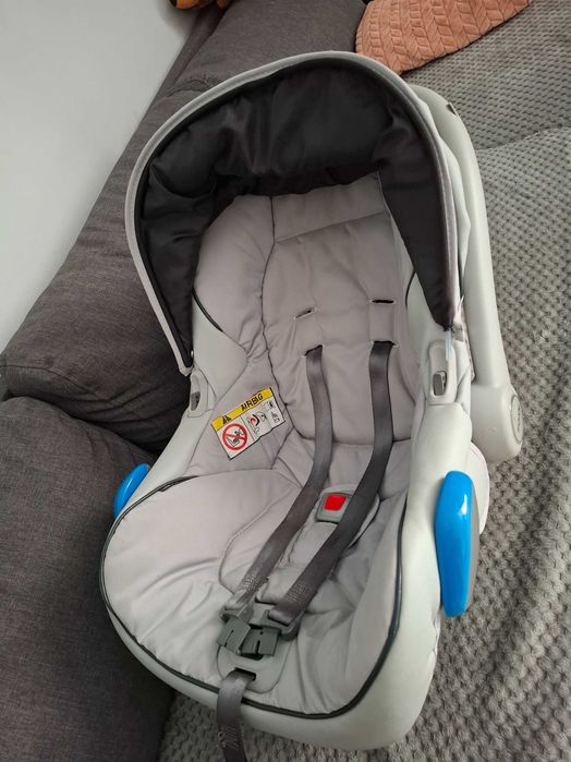 Fotelik samochodowy dla noworodka