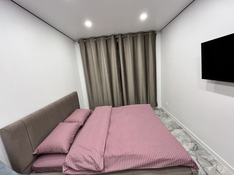 2к ЛЮКС Вул Нижня Берегова, ОАЗИС, Епіцентр, Вигляд на ПІВДЕННИЙ БУГ