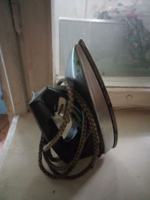 Утюг гладильний.