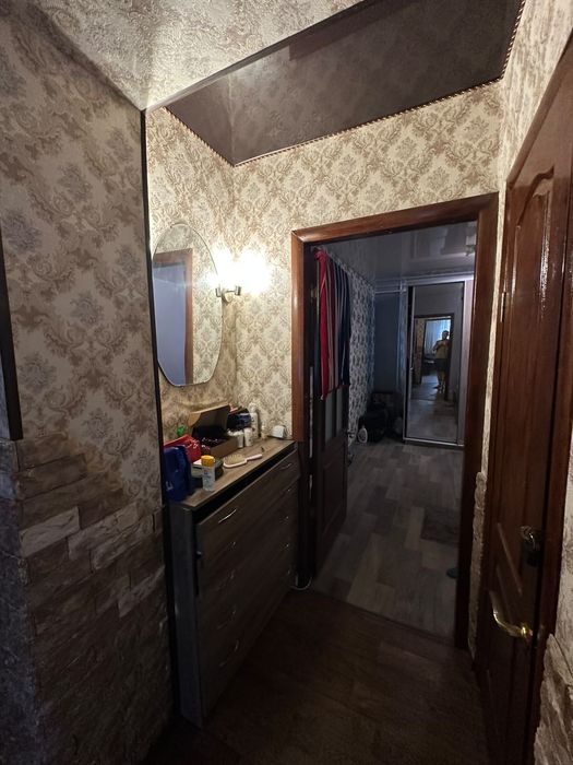 Сдаю в долгосрочную аренду двухкомнатную квартиру .