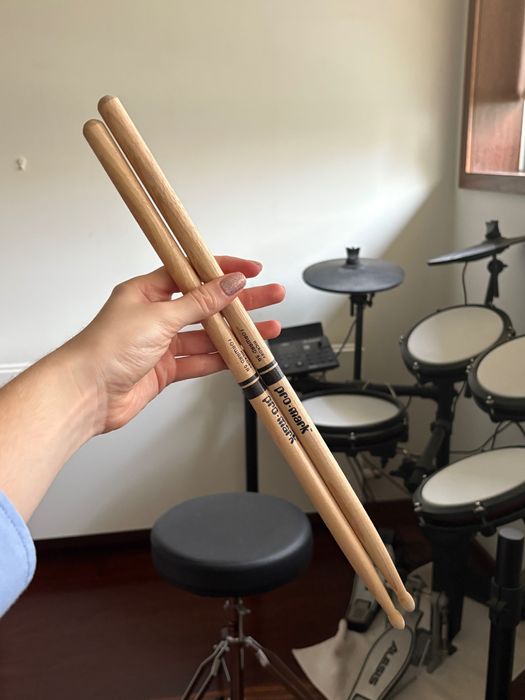 Bateria Eletrónica ALESIS Nitro Max com banco