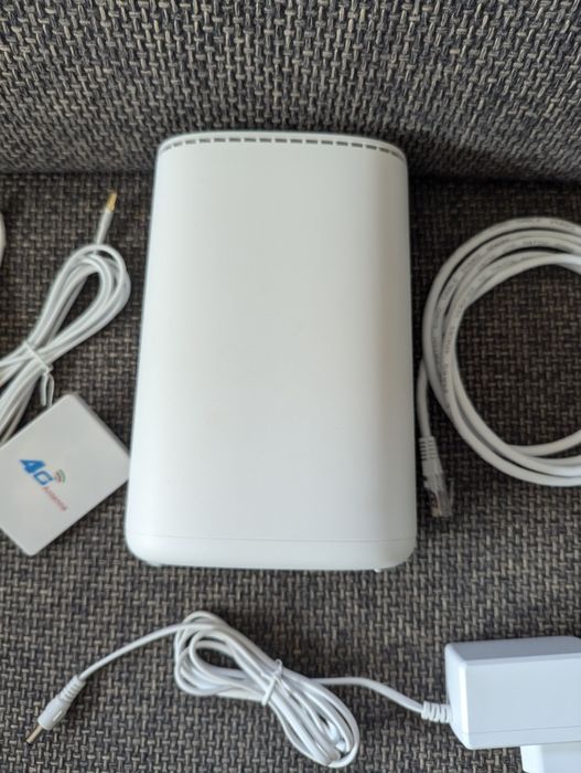 Router ZTE modem LTE 4G+ jak nowy z anteną dodatkową na kartę SIM
